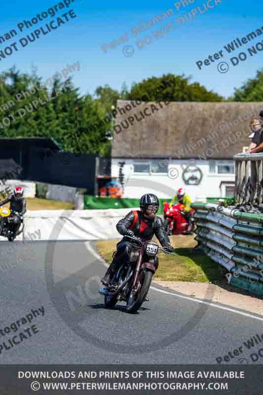 Vintage motorcycle club;eventdigitalimages;mallory park;mallory park trackday photographs;no limits trackdays;peter wileman photography;trackday digital images;trackday photos;vmcc festival 1000 bikes photographs